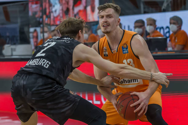 了亿万球迷 了亿万球迷