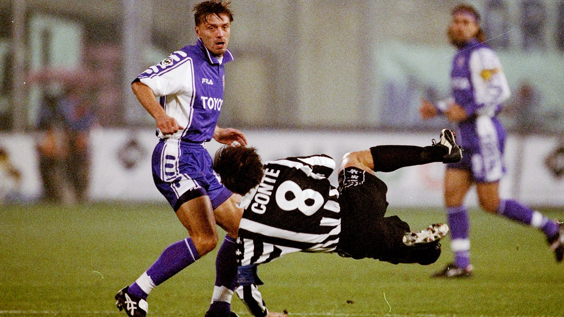 他引入了更 他引入了更